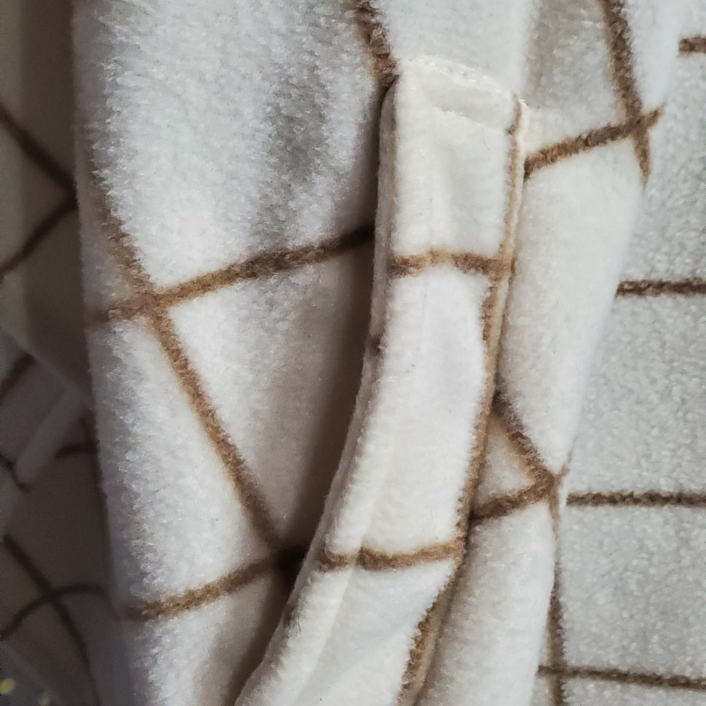 Warm Cape Jacket - Picture 2 of 5